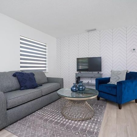 Villa Blue Door Duplex Renovated Parking And Designed à Cutler Bay Extérieur photo
