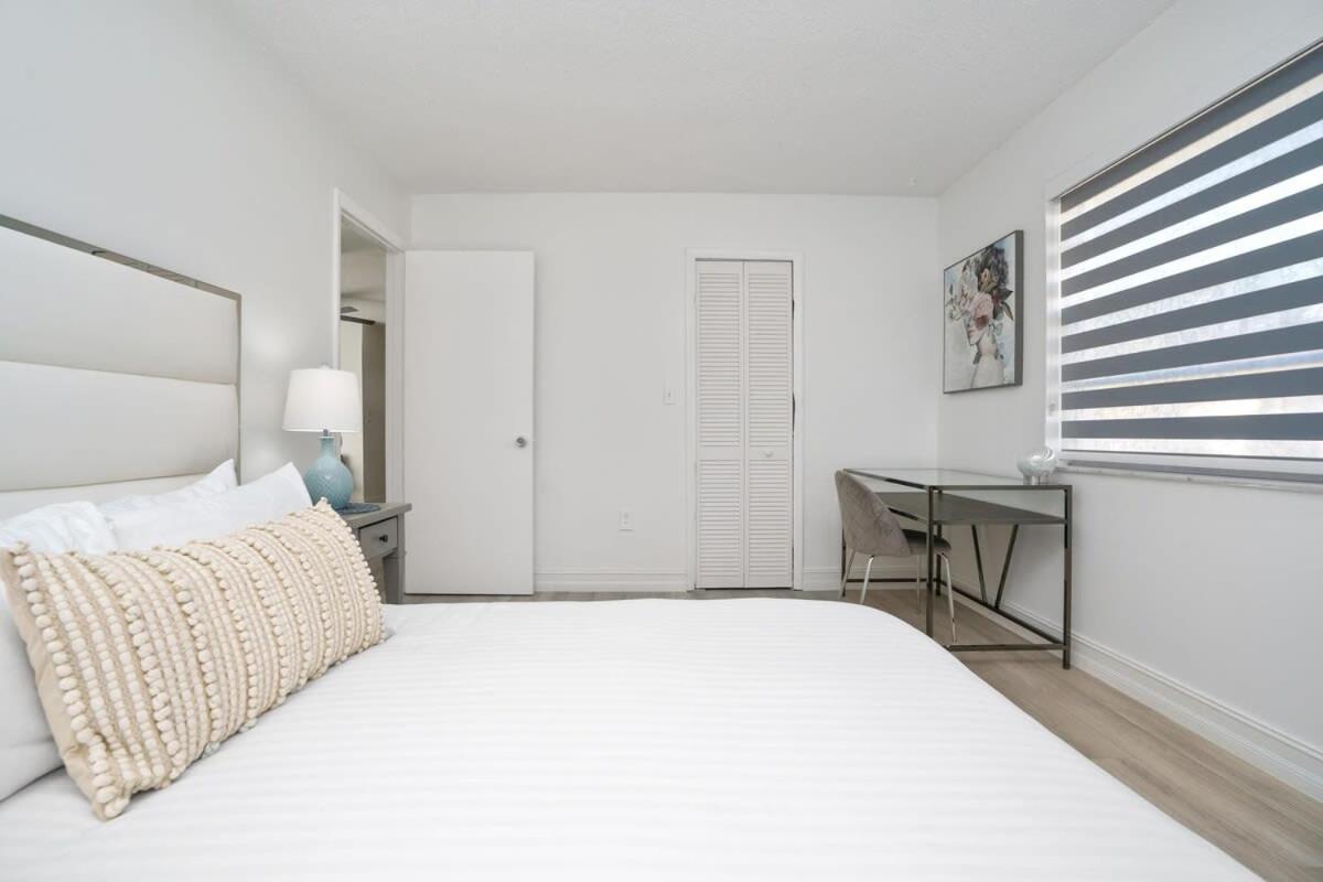 Villa Blue Door Duplex Renovated Parking And Designed à Cutler Bay Extérieur photo