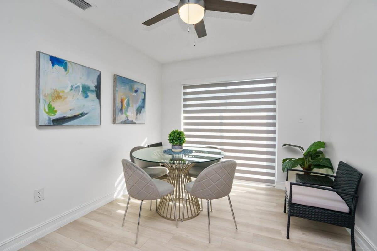 Villa Blue Door Duplex Renovated Parking And Designed à Cutler Bay Extérieur photo