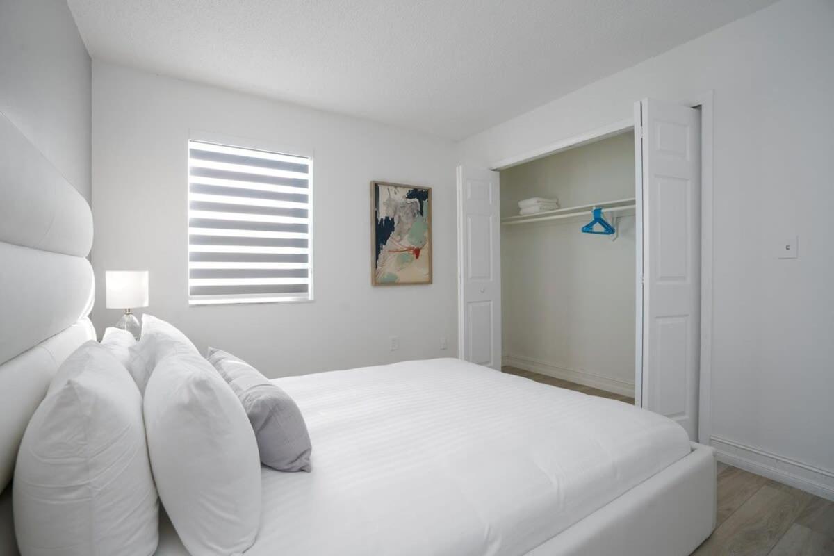 Villa Blue Door Duplex Renovated Parking And Designed à Cutler Bay Extérieur photo