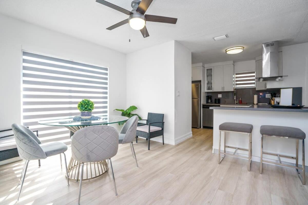 Villa Blue Door Duplex Renovated Parking And Designed à Cutler Bay Extérieur photo