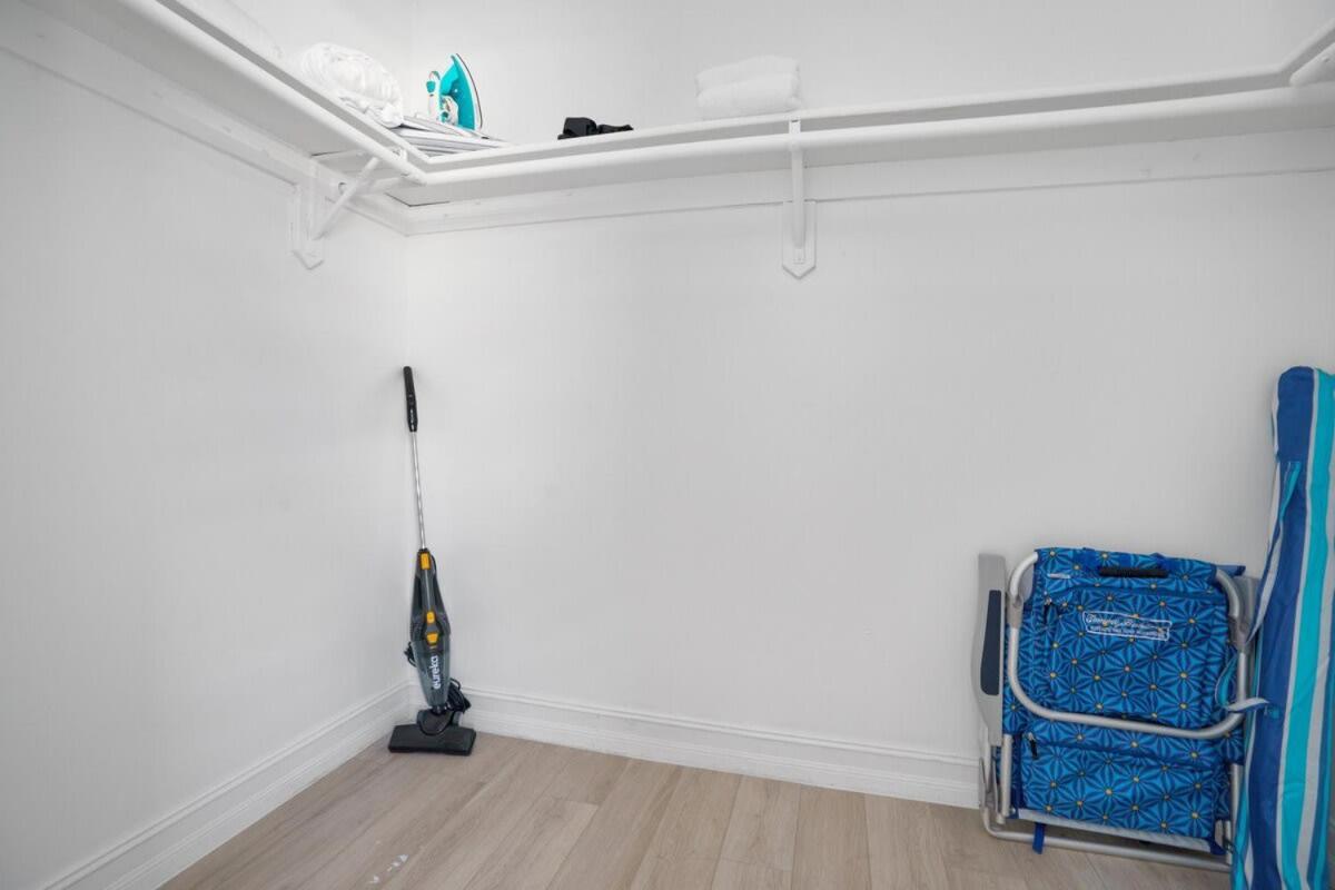 Villa Blue Door Duplex Renovated Parking And Designed à Cutler Bay Extérieur photo