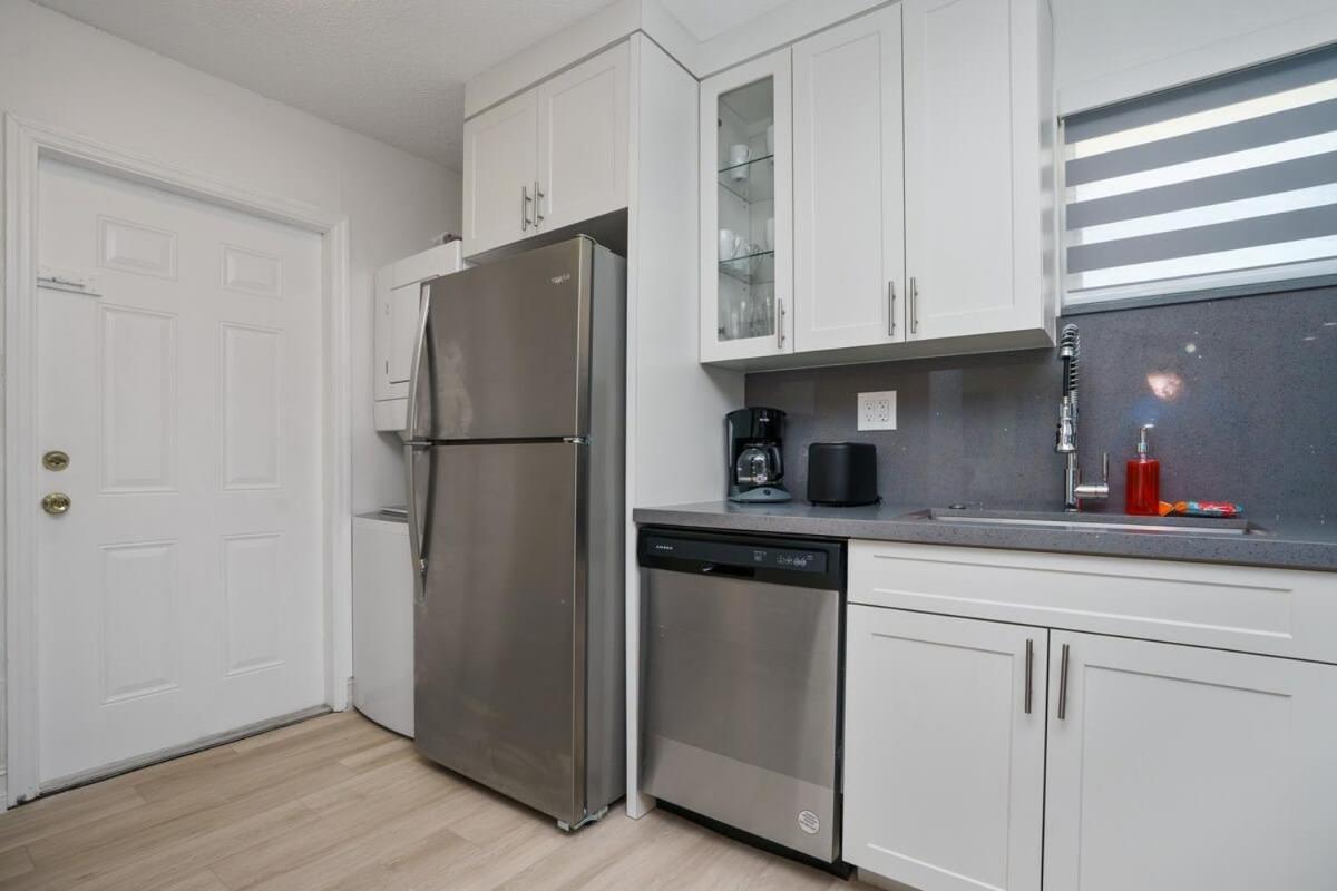 Villa Blue Door Duplex Renovated Parking And Designed à Cutler Bay Extérieur photo