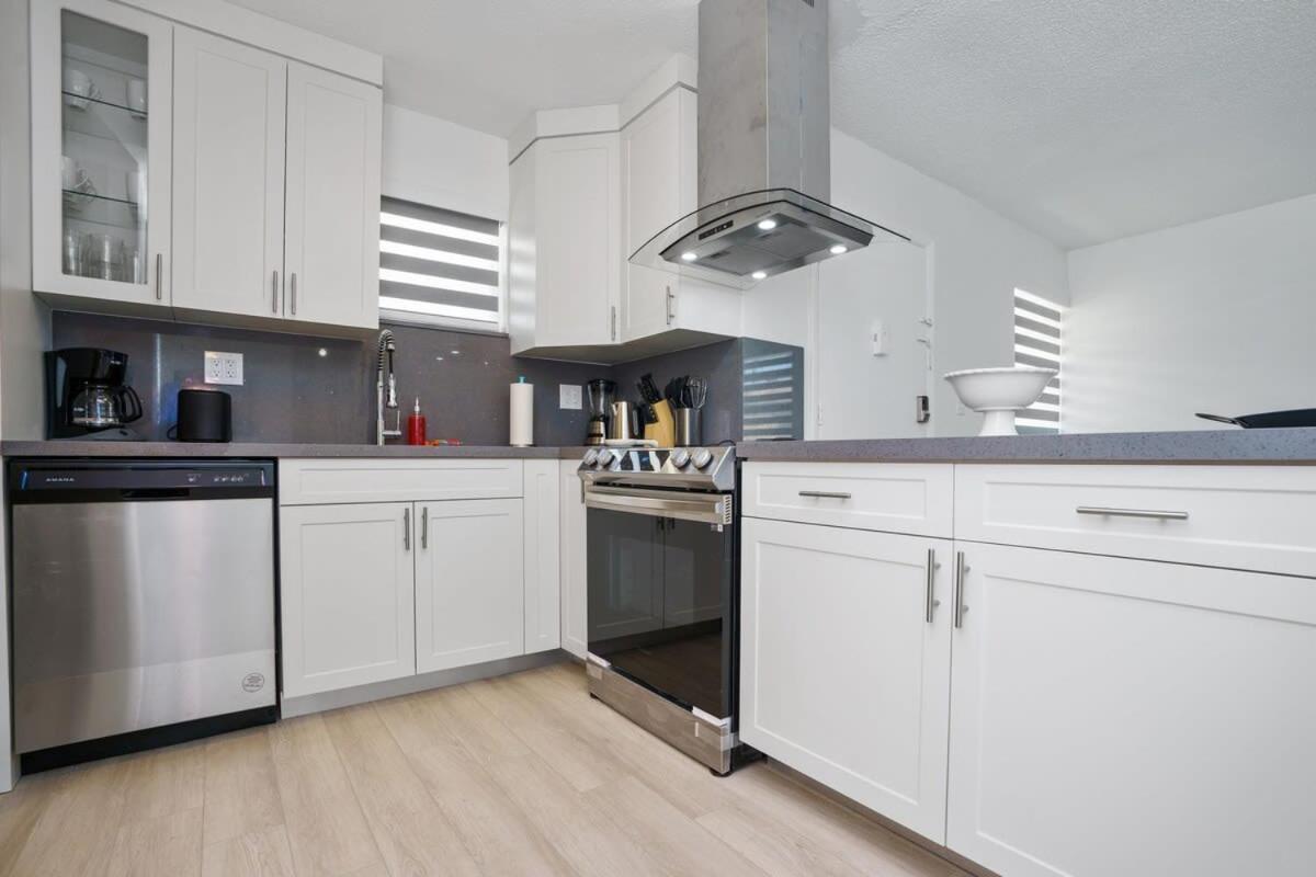 Villa Blue Door Duplex Renovated Parking And Designed à Cutler Bay Extérieur photo