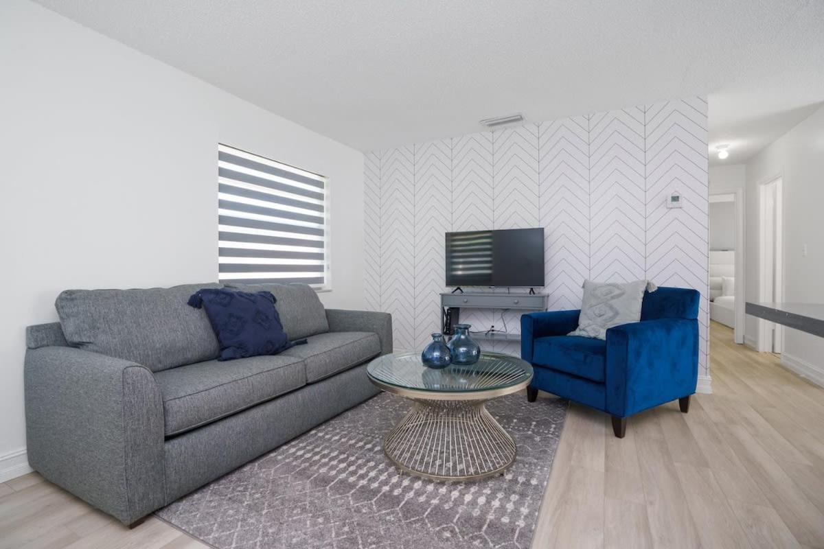 Villa Blue Door Duplex Renovated Parking And Designed à Cutler Bay Extérieur photo